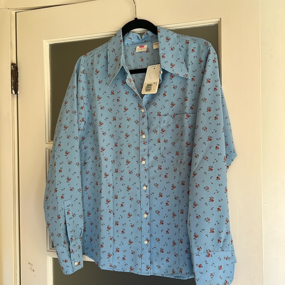 Levi’s NWT button down shirt